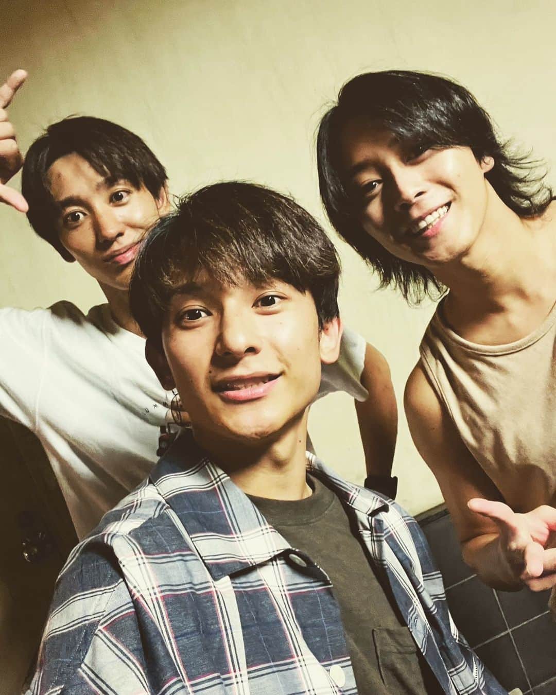 猪野広樹のインスタグラム：「ハイキュー‼︎ 刀ステ もう長い付き合いの2人。　  心優しい2人です！  そして、明日8/1 20時からいののおふやるのでぜひとも見に来てください！！　 詳細はプロフィールにもリンク貼っております！  巌流島、マギ、刀ステ振り返っていこうかなと！」