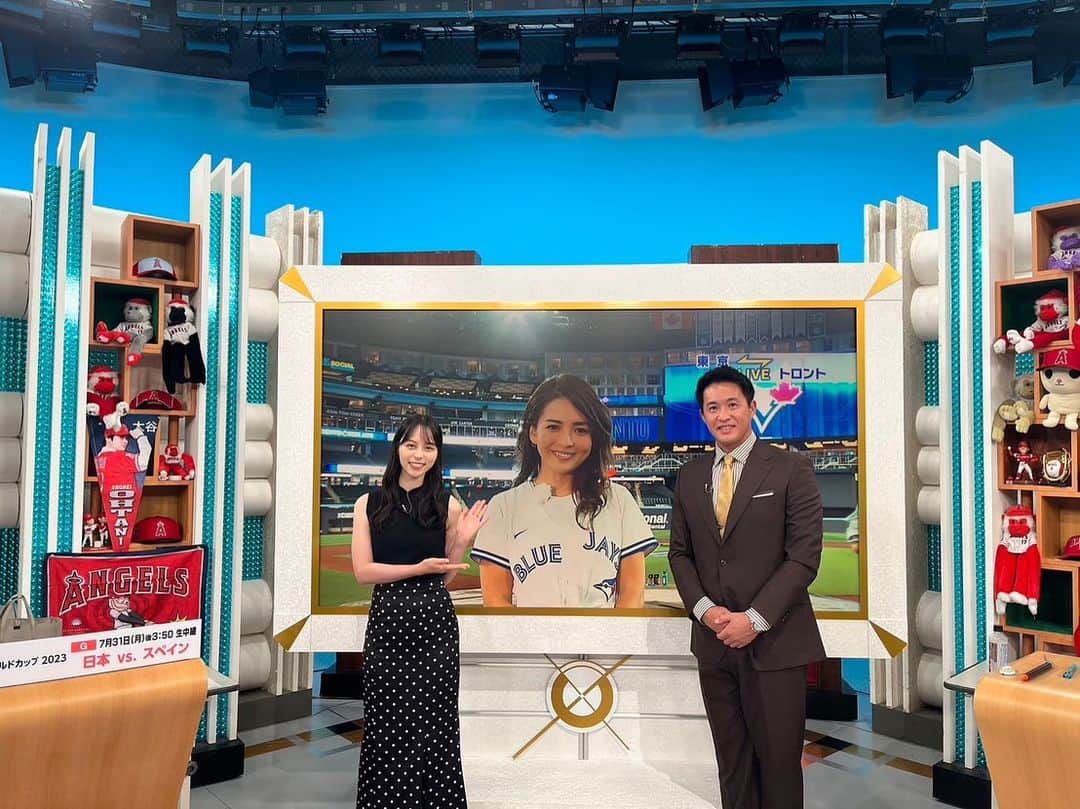 深津瑠美のインスタグラム：「先日の放送をご覧くださった皆さま、ありがとうございました🥰  一つひとつのメッセージを大切に読ませていただいています✨  私はしばらくキャスターの仕事から離れていたため試合勘が気がかりでしたが、スタジオの萩子さん、五十嵐さんが盛り上げてくださったのでとても救われました💗  生放送前の回線チェック時、画面越しに懐かしのワースポスタッフが見えると感極まりそうに…🥺 私のリポート映像を素敵に編集してくれたのも嬉しくて、当時を思い出して更にウルウル…。ユーモアのセンスを随所に感じました😢👏  企画担当のSちゃん、そして現地で支えてくださった水野Dをはじめとした撮影クルー、みんなに感謝。  ワースポチーム、最高です🫶  １日限定復帰、お世話になりました。 ありがとうございました❤️」