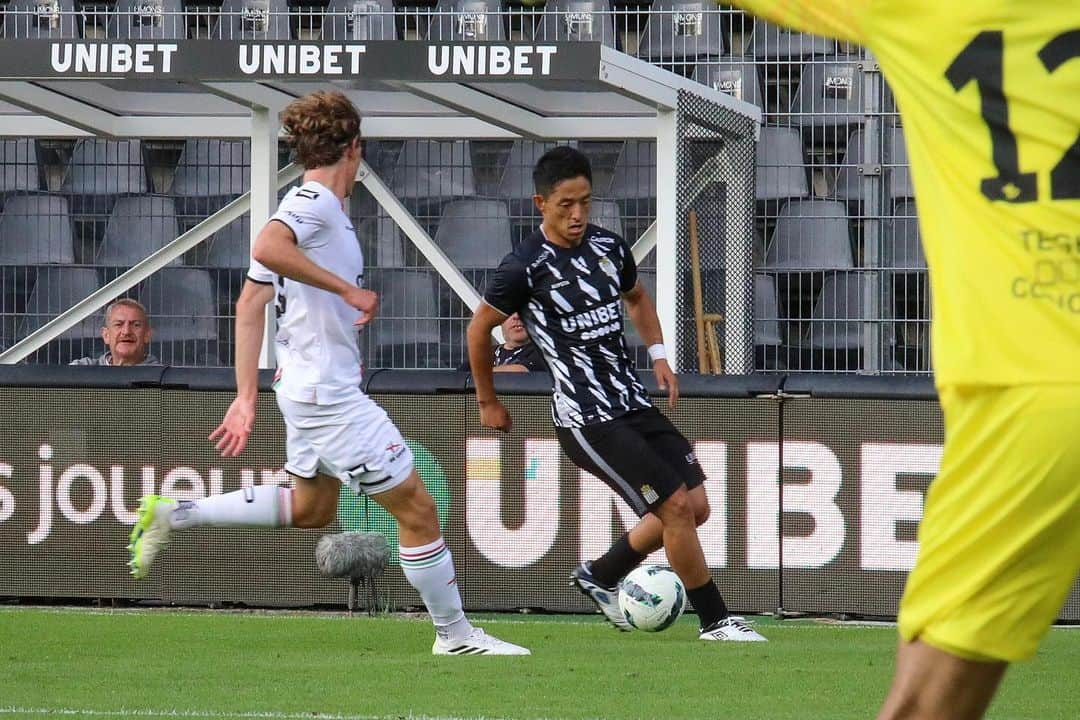 森岡亮太さんのインスタグラム写真 - (森岡亮太Instagram)「・  New season has started 🦓🦓  #rcsc #jupilerproleague #umbro #アンブロ #accerator #アクセレイター #ベルギー #belgium #football #footballplayer」8月1日 0時24分 - ryota_morioka