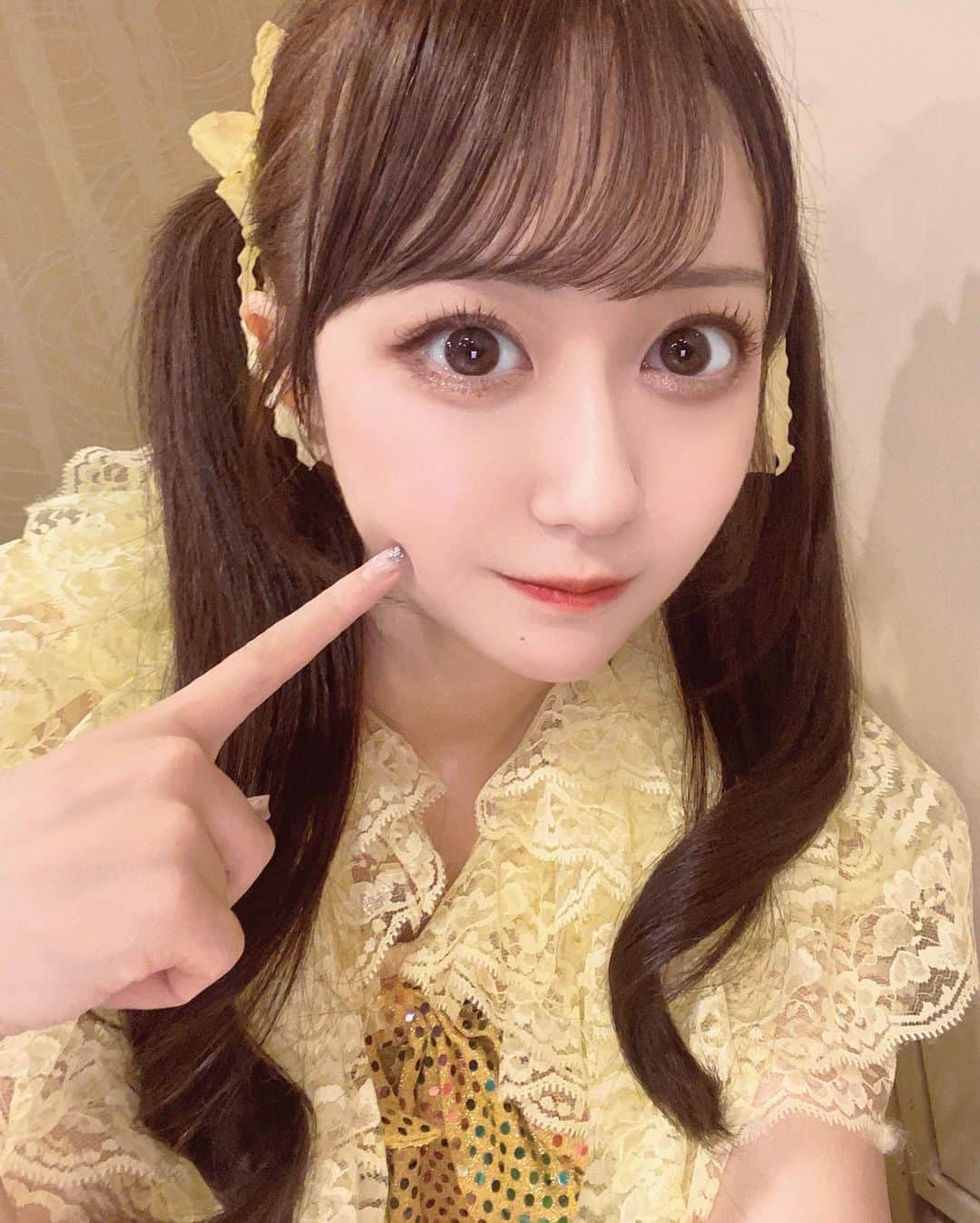 MI-MIさんのインスタグラム写真 - (MI-MIInstagram)「黄色の衣装始めて着た💛 どうかな...？  最近月一だけどライブ出演したり 定期的に会える機会あるので ぜひ来てもらえたら嬉しいな🫶  #アイドル #アイドル衣装 #ツインテール #ツインテールアレンジ #japanesegirl #japaneseidol」8月1日 0時17分 - mii__mi.chan