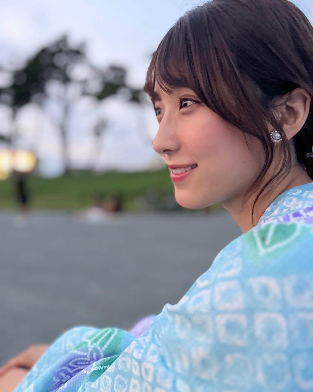 白木愛奈のインスタグラム：「今日から8月🌻 大好きな月がやってきました✨️  とびっきりでも連日お伝えしていますが…7月はたくさん花火を見に行けました😊 みんなで同じ夜空を見上げる一体感が現地ならではで、盛り上がりも凄かったです🎇  浴衣も着られました🎆👘  #安倍川花火大会 #ディズニードローンショー  #日本平まつり #ふくろい遠州の花火」