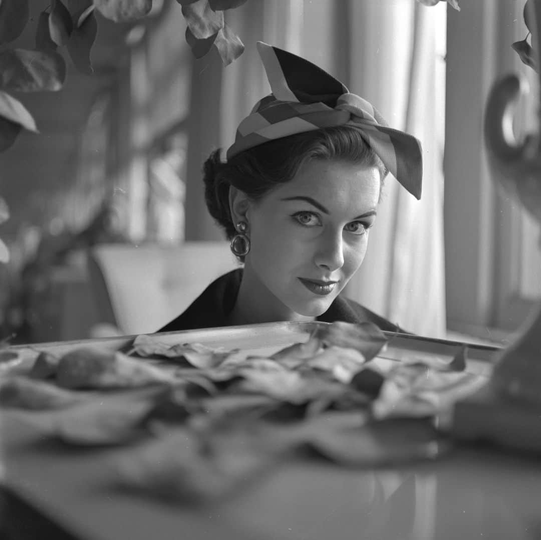 lifeさんのインスタグラム写真 - (lifeInstagram)「Model wearing a colorful bandana cap, from a series of photos of spring hat fashions in New York City, 1952.   See more from Beyond Boundaries: Gordon Parks’ Fashion Photography of the 1950s by clicking the link in bio.   (📷 Gordon Parks/LIFE Picture Collection)  #LIFEMagazine #LIFEArchive #GordonParks #Fashion #Style #1950s」8月1日 0時30分 - life