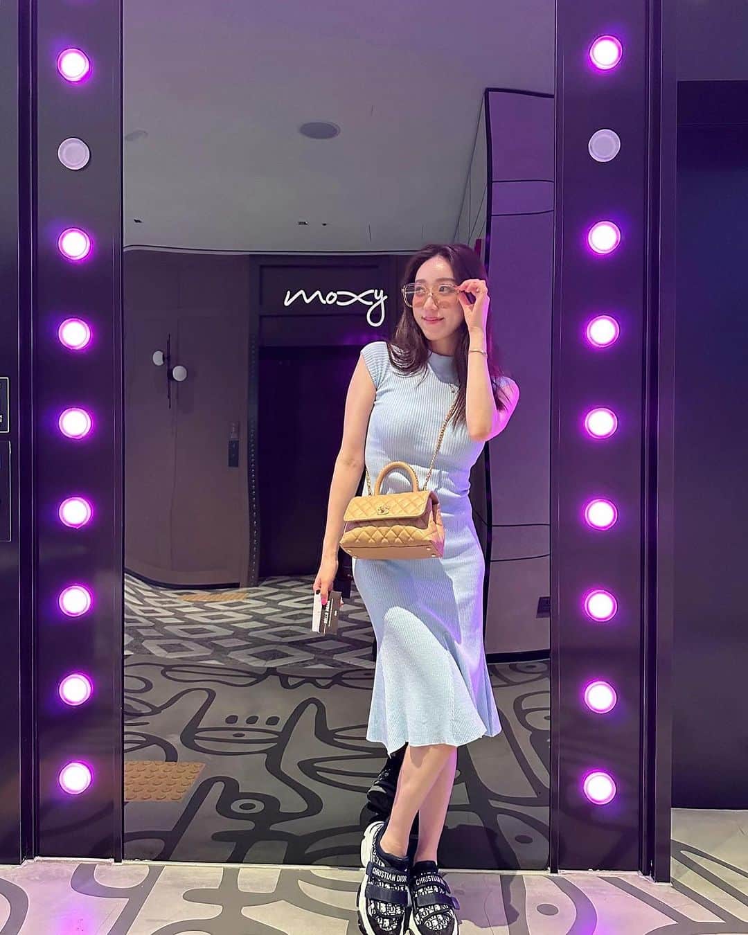 Ruuのインスタグラム：「💡💗💡💗💡💗  🇰🇷🫶🏻💕 今回はみんなが明洞に泊まるということで近くに泊まりたい！と思い近くのホテルにしたのだが映えだった💗🥰(←死語？w)  ホテルに滞在する時間が1番短いであろうランキング1位の国、韓国ですが、本当に毎日寝るだけでした😂 明洞は活気も戻ってきていて、歩くたびにViVidメンバーと遭遇して楽しすぎた💗💦可愛すぎた動画もおまけにアップ😂🫶🏻  明日からはお待ちかねのダンス動画、たくさんアップしますねぇぇ〜🇰🇷🎥💕  それよりなにより今はソロコンの余韻がでかすぎる。😭🔥」