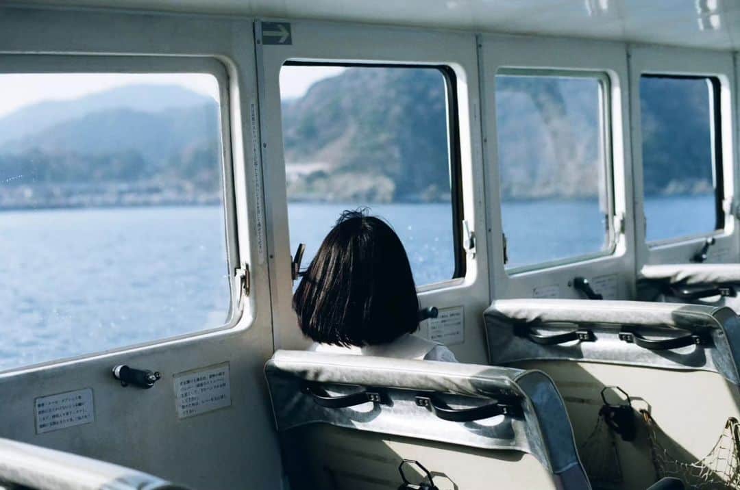 岩倉しおりさんのインスタグラム写真 - (岩倉しおりInstagram)「青い海の旅。⁡ ⁡⁡ ⁡山口県長門市の海は本当にきれいでまた行ってみたい場所のひとつ。」8月1日 0時39分 - iwakurashiori