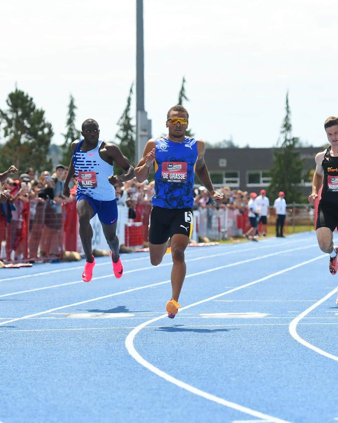 アンドレ・ドグラスのインスタグラム：「Don’t call it a comeback 💨  The current Olympic title-holder in the 200m event won his fifth 🇨🇦 title in 20.01 seconds, which met the automatic qualifying criteria of 20.16 seconds for the upcoming World Athletics Championships in Budapest.  L'actuel détenteur du titre olympique dans l'épreuve du 200 m a remporté son cinquième titre 🇨🇦 en 20,01 secondes, ce qui a satisfait aux critères de qualification automatique de 20,16 secondes pour les prochains Championnats du monde d'athlétisme à Budapest.」