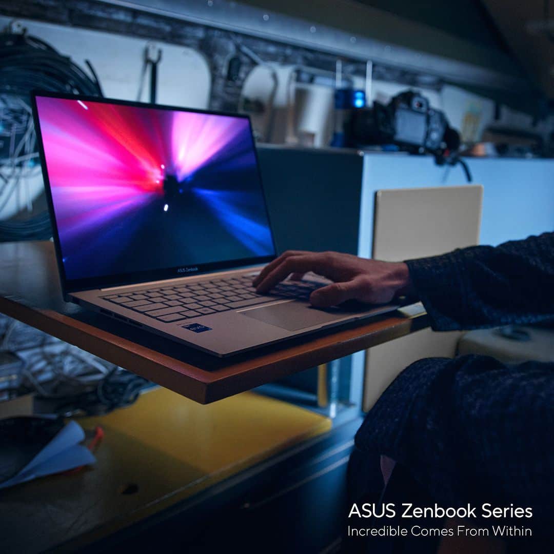 ASUSさんのインスタグラム写真 - (ASUSInstagram)「“When black and white pixels turn into beautiful color pictures, it’s my incredible moment.” -- Bartosz Wojczyński, astrophotographer.   Zenbook 14X OLED has a 13th Gen Intel® Core™ i9, 32 GB RAM and a GeForce RTX™ 3050 GPU.   More power, less limits. Discover #IncredibleComesFromWithin.」8月1日 1時00分 - asus