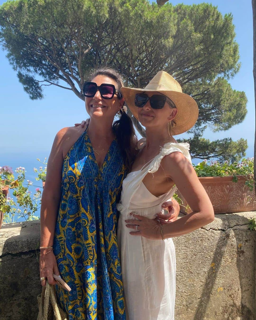 サラ・ミシェル・ゲラーさんのインスタグラム写真 - (サラ・ミシェル・ゲラーInstagram)「A day in #Ravello and #Amalfi. (With the greatest tour guide Roberta from @tourguidenaples ) Also how did I just learn about a #lemonspritz」8月1日 1時07分 - sarahmgellar