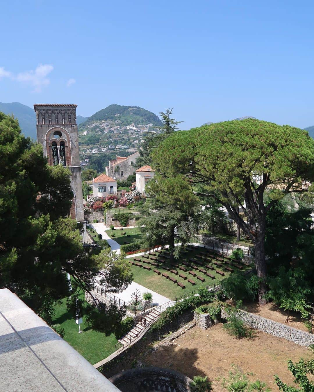 サラ・ミシェル・ゲラーさんのインスタグラム写真 - (サラ・ミシェル・ゲラーInstagram)「A day in #Ravello and #Amalfi. (With the greatest tour guide Roberta from @tourguidenaples ) Also how did I just learn about a #lemonspritz」8月1日 1時07分 - sarahmgellar