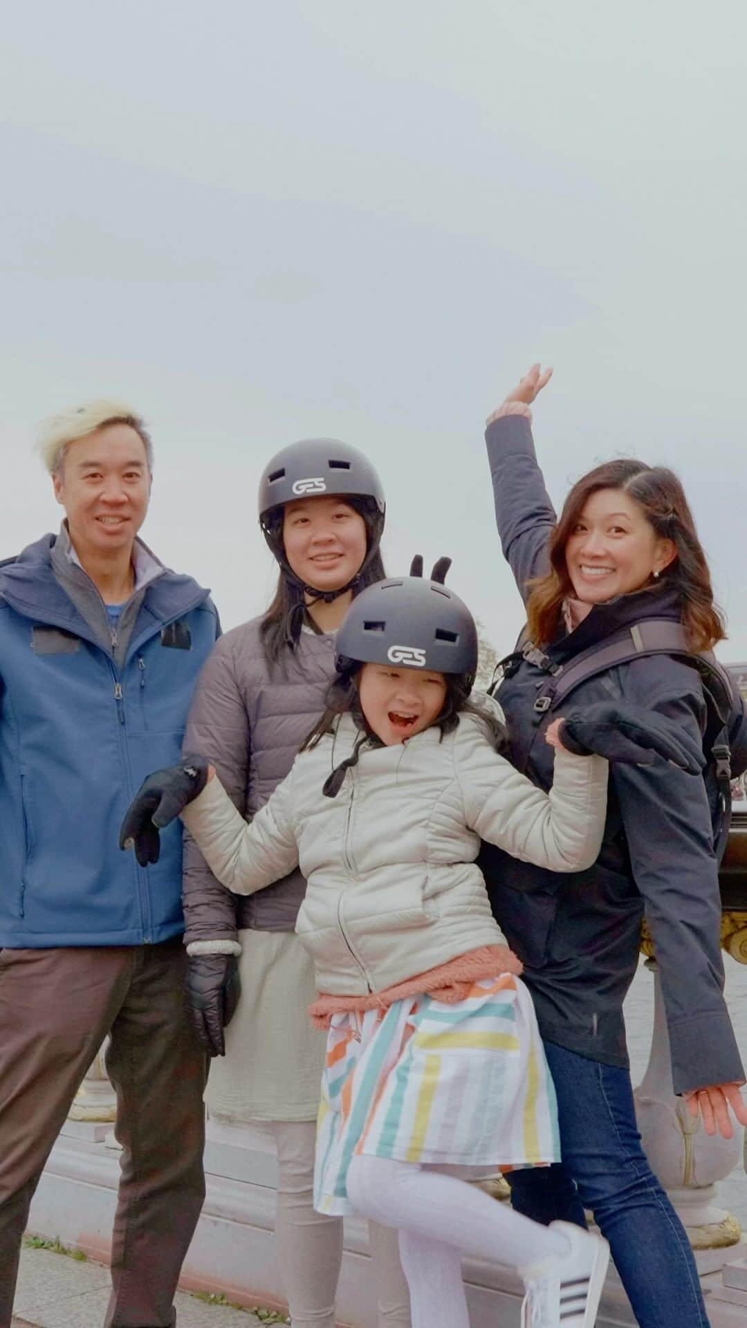 Lonely Planetのインスタグラム：「Guided bike rides, neighborhood hopping and TONS of delish eats: this is how the Choi family planned a dreamy Paris trip loaded with surprises (and even a mystery food tour 🥘). What’s your go-to activity when you’re traveling with the whole fam? @deltavacations」
