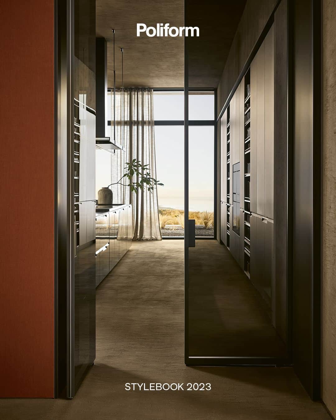 Poliform|Varennaのインスタグラム：「A space where the neutral shades of the kitchen are in perfect continuity with the other rooms of the house. Discover this kitchen space and the other ambiences of this villa on poliform.com.  #poliform #design #madeinitaly #home #homedesign #living #poliformhome #poliformnews #poliformnovelties #poliformnewcollection #poliformkitchen #poliformkitchencollection #kitchen #kitchens #poliformshapekitchen #shapekitchen #poliforrmnewhome #poliformlifestyle」
