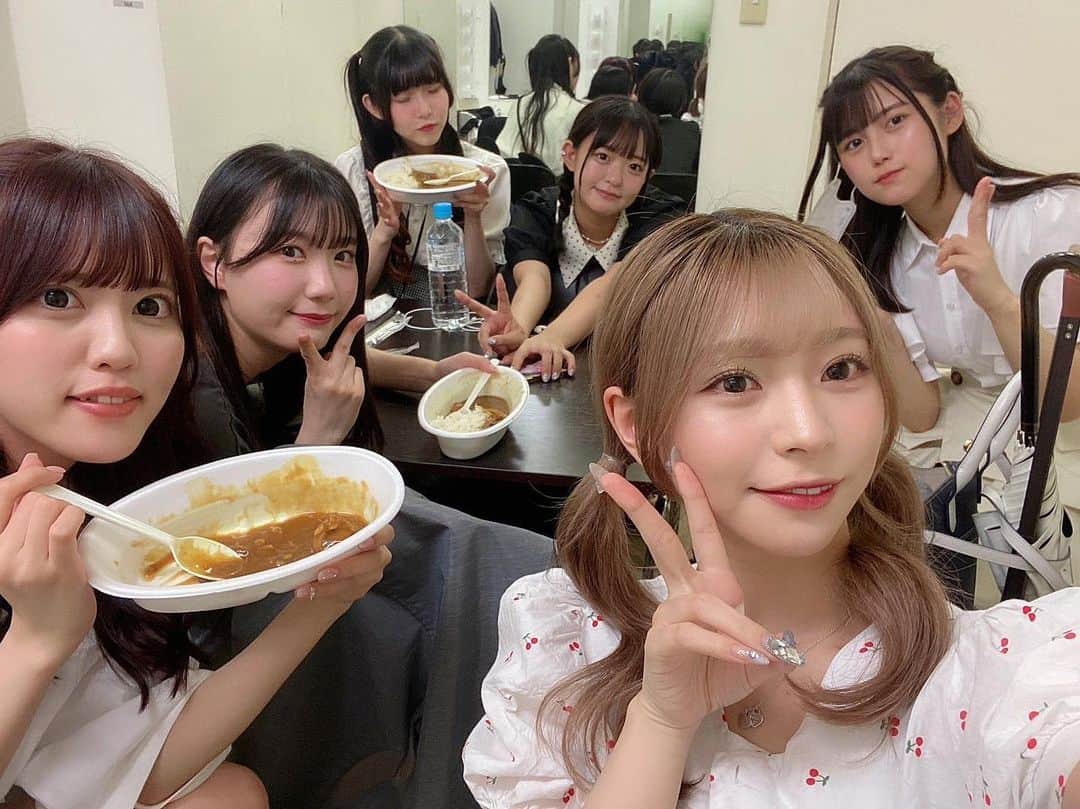 月に足跡を残した6人の少女達は一体何を見たのか…さんのインスタグラム写真 - (月に足跡を残した6人の少女達は一体何を見たのか…Instagram)「アイ甲カレーいただきました🍛 4日間ライブありがとうございました！🌙」8月1日 1時26分 - tsukiato_staff