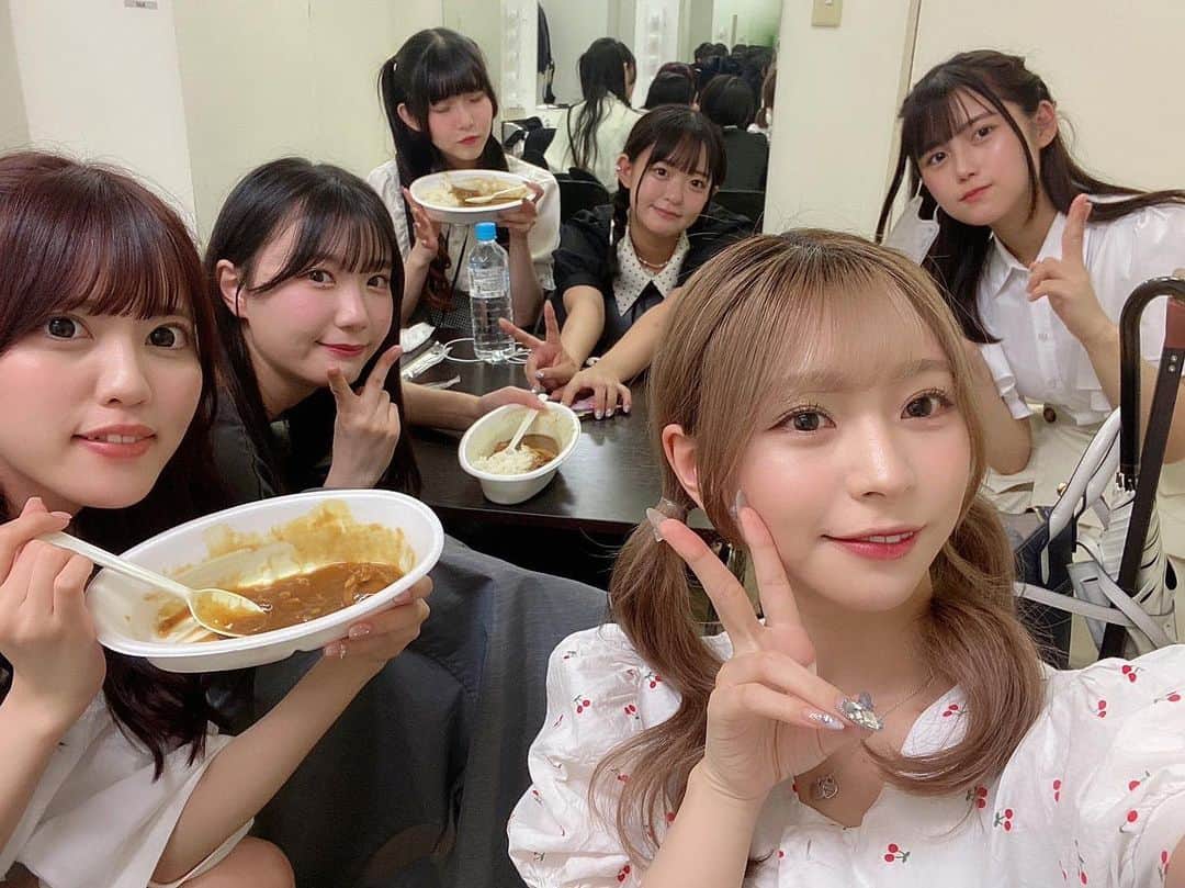 月に足跡を残した6人の少女達は一体何を見たのか…のインスタグラム：「アイ甲カレーいただきました🍛 4日間ライブありがとうございました！🌙」