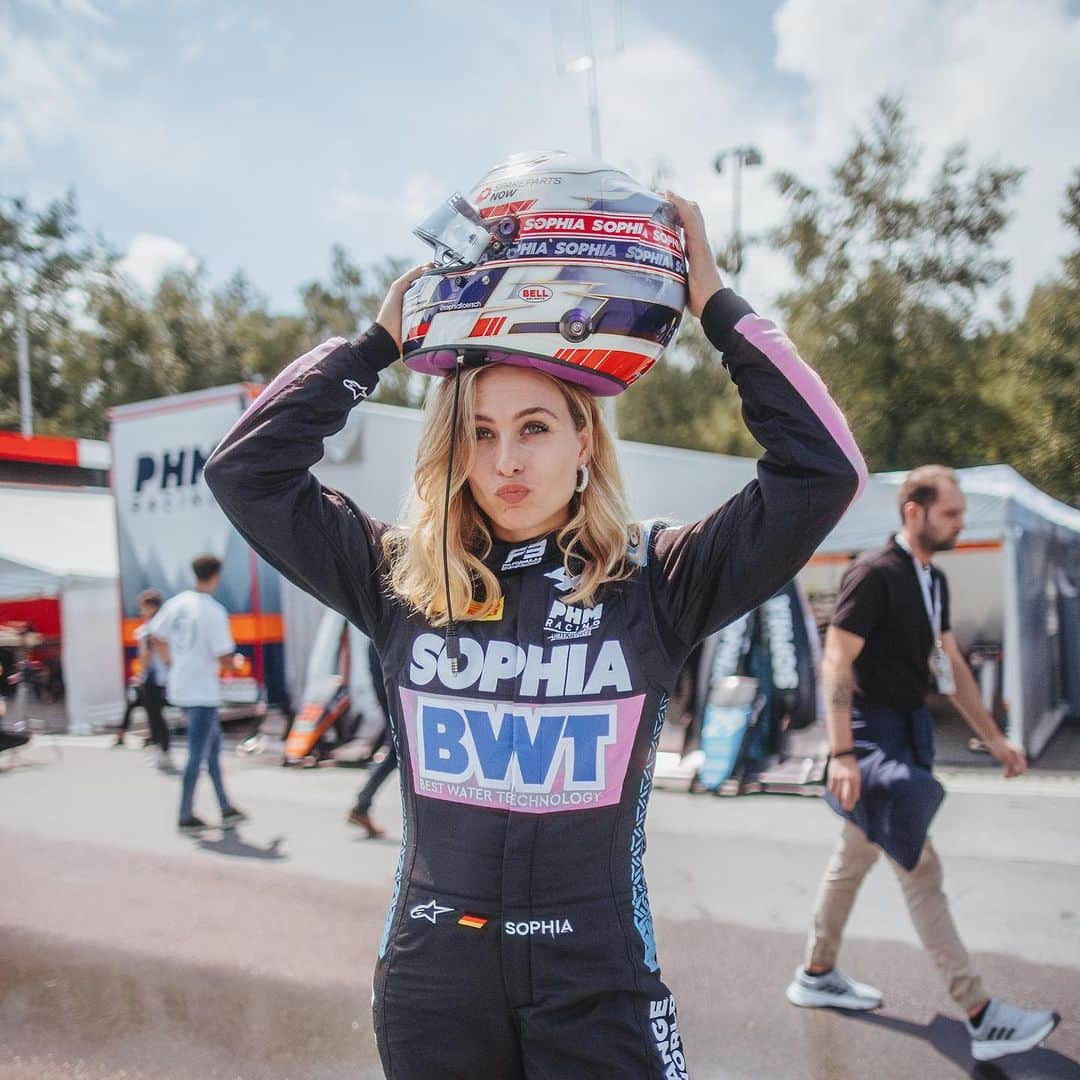 ソフィア・フロルシュさんのインスタグラム写真 - (ソフィア・フロルシュInstagram)「SPA 🇧🇪 dump 🏁 Tricky conditions weekend just like we are used to when racing on this legendary track. Saturday and Sunday have been fuuuuun, finishing P12 and P7 coming from P24 💨 Now 100% ready for the summer break! And yes, I definitely still have to work on my yoga poses…// 📸 x @thomasmarzusch // #sophia #sophia99 #changeagent #racegirl #racing #motorsport #unscripted #soptimism #spa #BelgiumGP」8月1日 1時18分 - sophiafloersch