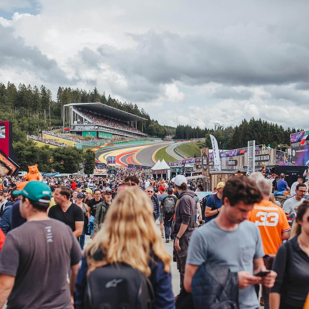 ソフィア・フロルシュさんのインスタグラム写真 - (ソフィア・フロルシュInstagram)「SPA 🇧🇪 dump 🏁 Tricky conditions weekend just like we are used to when racing on this legendary track. Saturday and Sunday have been fuuuuun, finishing P12 and P7 coming from P24 💨 Now 100% ready for the summer break! And yes, I definitely still have to work on my yoga poses…// 📸 x @thomasmarzusch // #sophia #sophia99 #changeagent #racegirl #racing #motorsport #unscripted #soptimism #spa #BelgiumGP」8月1日 1時18分 - sophiafloersch