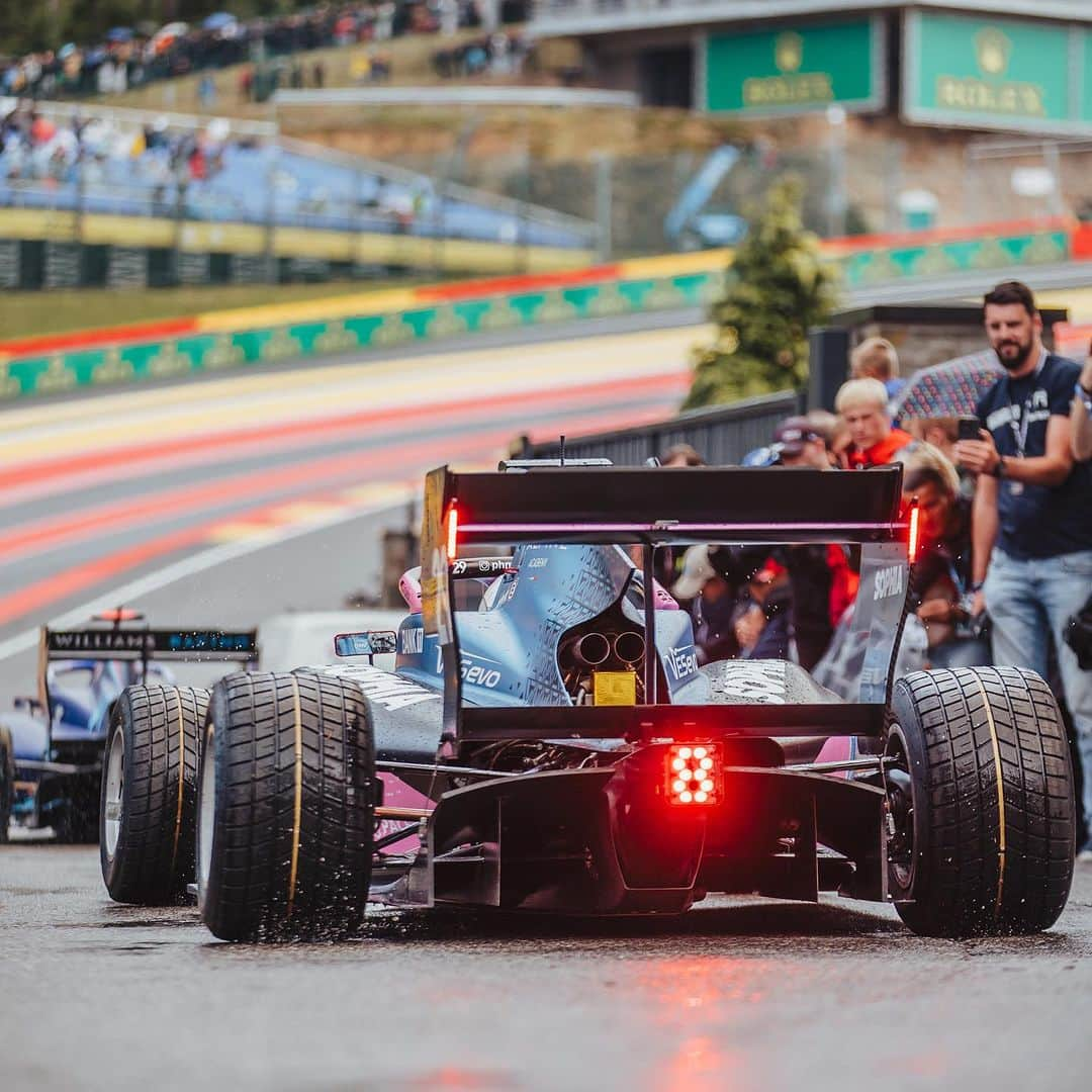 ソフィア・フロルシュさんのインスタグラム写真 - (ソフィア・フロルシュInstagram)「SPA 🇧🇪 dump 🏁 Tricky conditions weekend just like we are used to when racing on this legendary track. Saturday and Sunday have been fuuuuun, finishing P12 and P7 coming from P24 💨 Now 100% ready for the summer break! And yes, I definitely still have to work on my yoga poses…// 📸 x @thomasmarzusch // #sophia #sophia99 #changeagent #racegirl #racing #motorsport #unscripted #soptimism #spa #BelgiumGP」8月1日 1時18分 - sophiafloersch