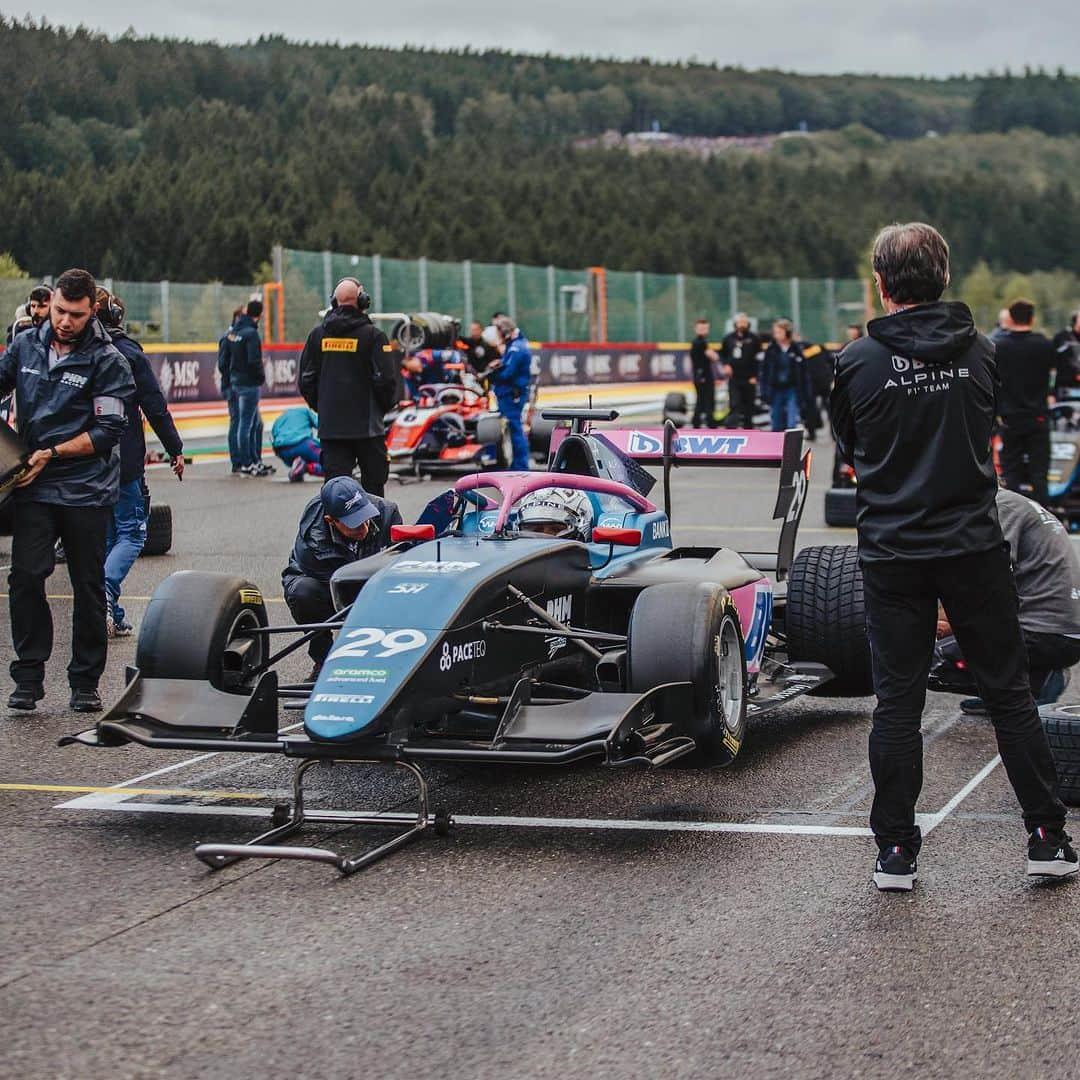 ソフィア・フロルシュさんのインスタグラム写真 - (ソフィア・フロルシュInstagram)「SPA 🇧🇪 dump 🏁 Tricky conditions weekend just like we are used to when racing on this legendary track. Saturday and Sunday have been fuuuuun, finishing P12 and P7 coming from P24 💨 Now 100% ready for the summer break! And yes, I definitely still have to work on my yoga poses…// 📸 x @thomasmarzusch // #sophia #sophia99 #changeagent #racegirl #racing #motorsport #unscripted #soptimism #spa #BelgiumGP」8月1日 1時18分 - sophiafloersch