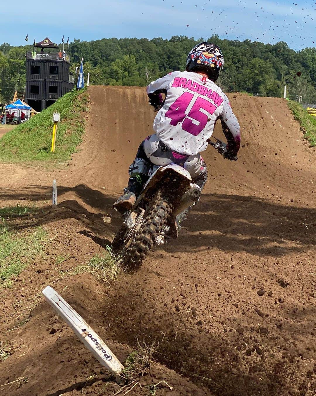 Racer X Onlineのインスタグラム：「Damon Bradshaw leading the practice sight laps at @lorettalynnmx on the YZ 250 93’ edition 🔥 Photos: @dcracerx #LLMX」