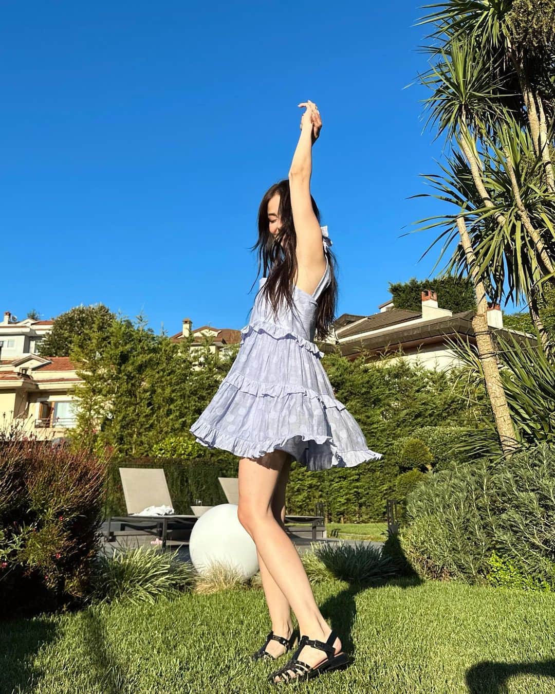 Ozge Gurelのインスタグラム：「Zorlarsam şirinleri görebilirim bence 👀💙」