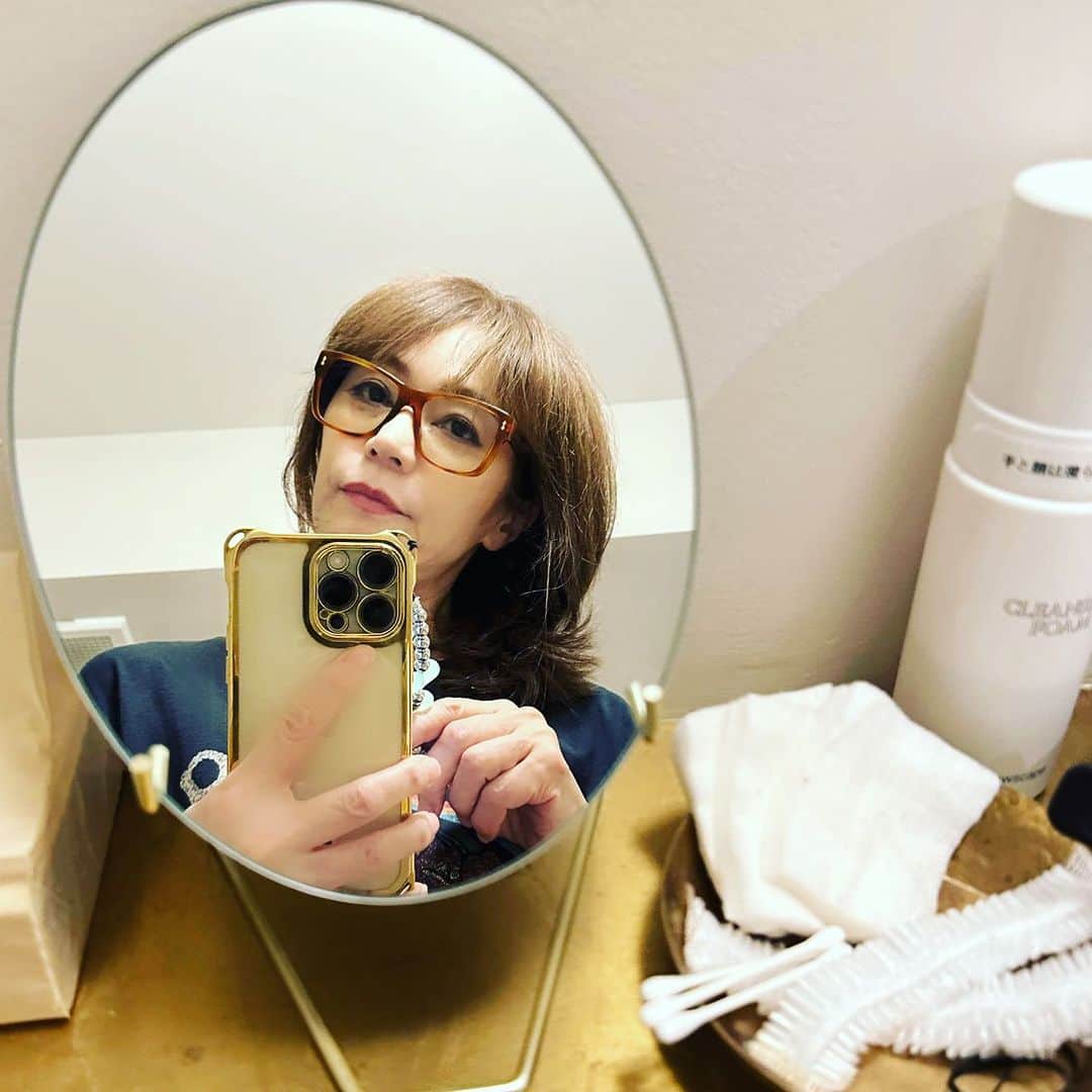 のインスタグラム：「@saunatherapy_tokyo で、整えていただきました。気持ちよかったです。  新調したGUCCIのアイウェアで記念撮影。  🙏🙏❣️❣️❣️🫡🫡🫡💯💯💯  #saunatherapy」