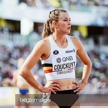 Paulien COUCKUYTのインスタグラム：「💭 Rehab thoughts: [ FEAR ] 》The moment I tore my ACL, I was overwhelmed with fear. My first thoughts were 'I can't handle this, this rehab is too much for me', and 'I'll never be back'.  But I tried to stay positive and took it step by step, day by day.   》Fear became hope.  》Now, 9 months post surgery and 5 weeks into normal training, I'm preparing to get BACK TO COMPETITIONS! A very scary moment, because I'm far from ready to perform. The fear of not being good enough pops up. But then I remind myself that I've come a long way.. I'm grateful to be able to stand at the start line! Every start is difficult ánd is so brave.  I'll promise myself to be proud of myself. I am so proud of my team, so thankful they helped me through this tough and challenging year.  And still, fear will pop up for the future. It's still a long journey.  》 F.e.a.r. becomes  Face.Everything.And.Run. 🏃🏼‍♀️💫  #athlete #aclrehab #theroadtobeback #backtocompetition #fear #faceeverythingandrise #teamwork」