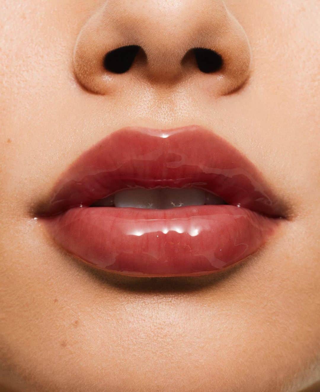 カイリー・ジェンナーさんのインスタグラム写真 - (カイリー・ジェンナーInstagram)「ask and you shall receive 🫶🏻 3 yummy new award winning GLOSS DRIP shades dropping August 8th 🤍 KylieCosmetics.com」8月1日 2時13分 - kyliejenner