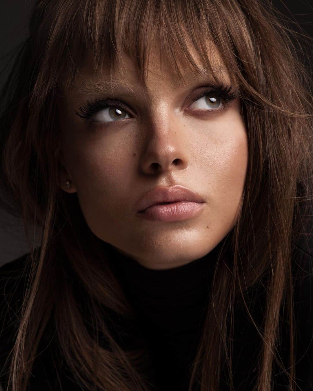 Anna zakのインスタグラム：「🖤」