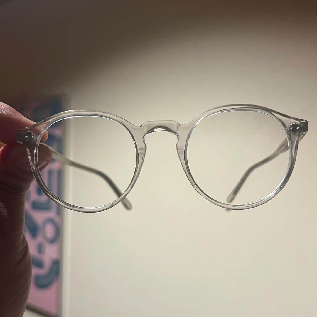 ハシモトタカヒロのインスタグラム：「すんごいお気に入りの眼鏡、フレームが破損してたんだけど修理出来ると聞いてContinuerさんにお願いしたら全く元通りの仕上がりにびっくりしました❤️ありがとうございます。#continuer #benjamineyewear」