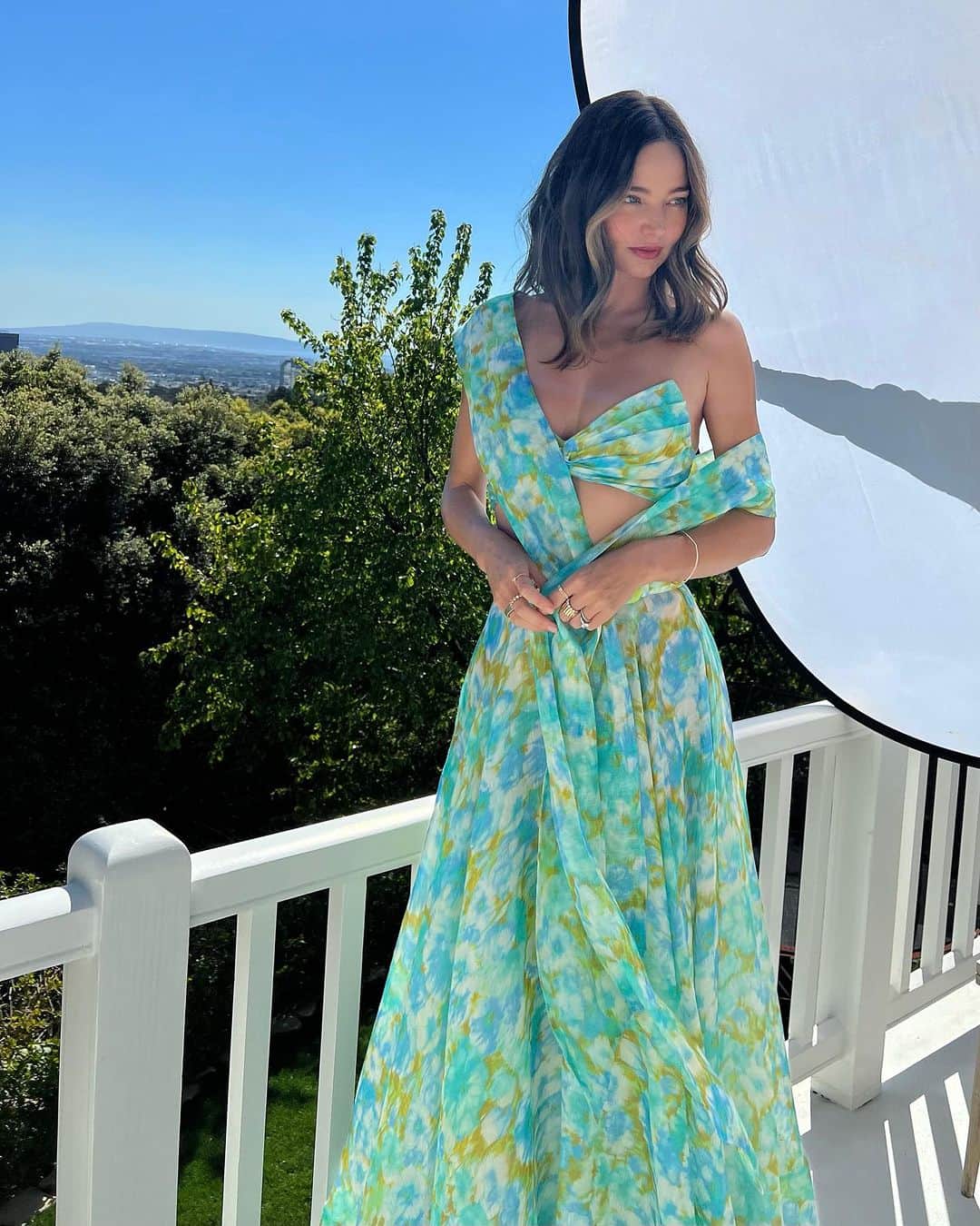 ミランダ・カーのインスタグラム：「Lately 🦋💖🎬🌱」