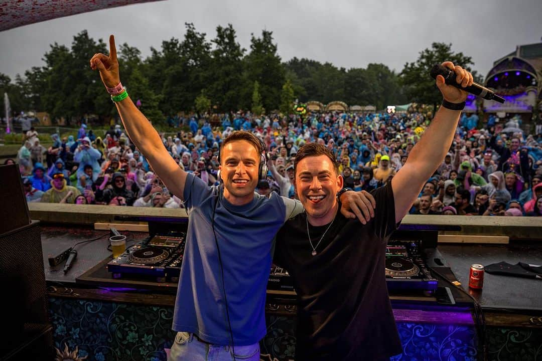 Dannicのインスタグラム：「What a night @tomorrowland 🔥🫶🏻 Thank you to everyone showing up in the pouring rain at the Rose Garden and big up to my brother @hardwell for closing my set for an epic surprise b2b❤️😱💥 more footage is coming soon!」