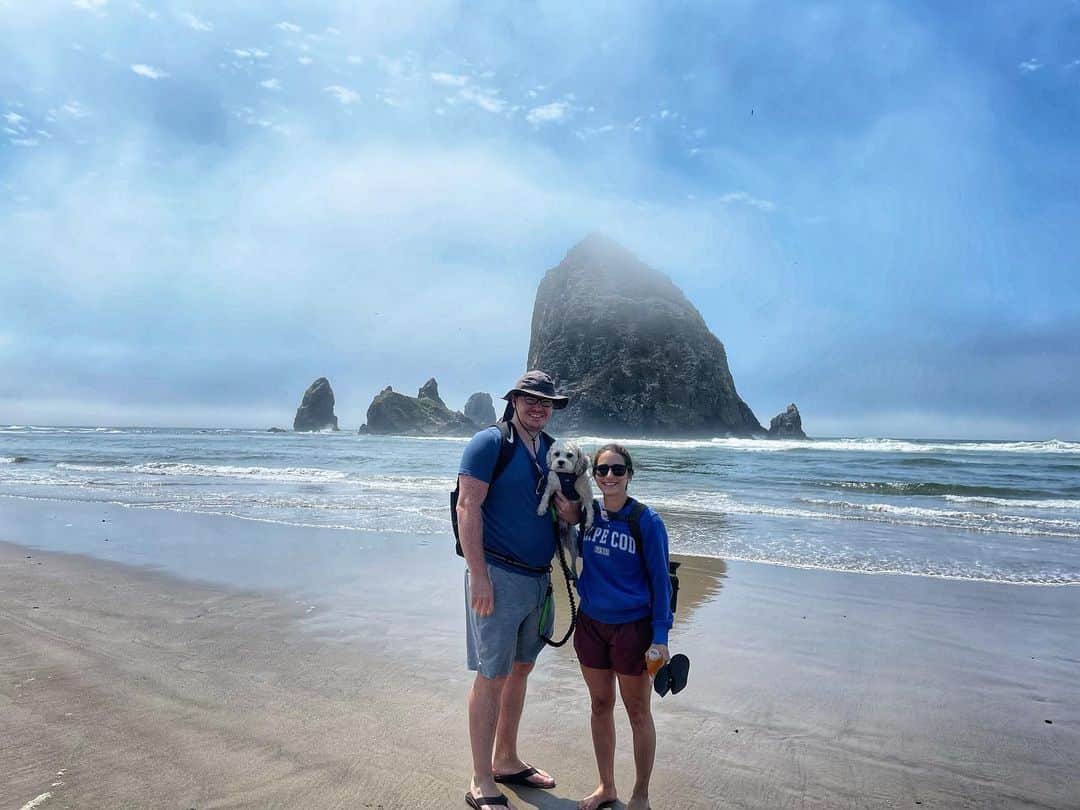 マリッサ・キャステリのインスタグラム：「From our first beach adventure to our last. Oregon we are going to miss you!!😭😭」