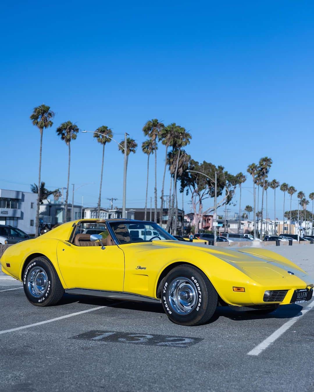 Samuel Lippkeさんのインスタグラム写真 - (Samuel LippkeInstagram)「FOR SALE : Selling the 1975 Corvette Stingray. Such a fun car. Runs beautifully, fast and light. Tuned up with great tires and all new spark plugs and breaks.  350 V8 automatic  T-tops Amazing condition (it's been in my garage for 8 years) $29k obo Lmk if you want it, going to get a more family friendly truck or suv so this one has to go. 🟡 #1975stingray」8月1日 3時07分 - samuel.lippke