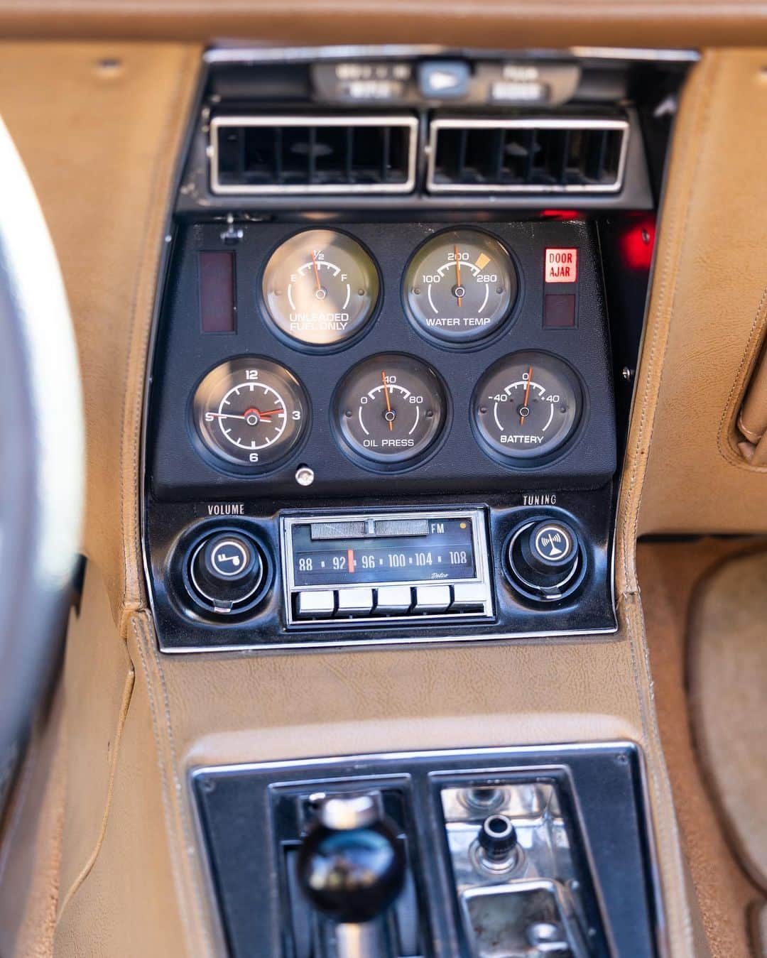 Samuel Lippkeさんのインスタグラム写真 - (Samuel LippkeInstagram)「FOR SALE : Selling the 1975 Corvette Stingray. Such a fun car. Runs beautifully, fast and light. Tuned up with great tires and all new spark plugs and breaks.  350 V8 automatic  T-tops Amazing condition (it's been in my garage for 8 years) $29k obo Lmk if you want it, going to get a more family friendly truck or suv so this one has to go. 🟡 #1975stingray」8月1日 3時07分 - samuel.lippke