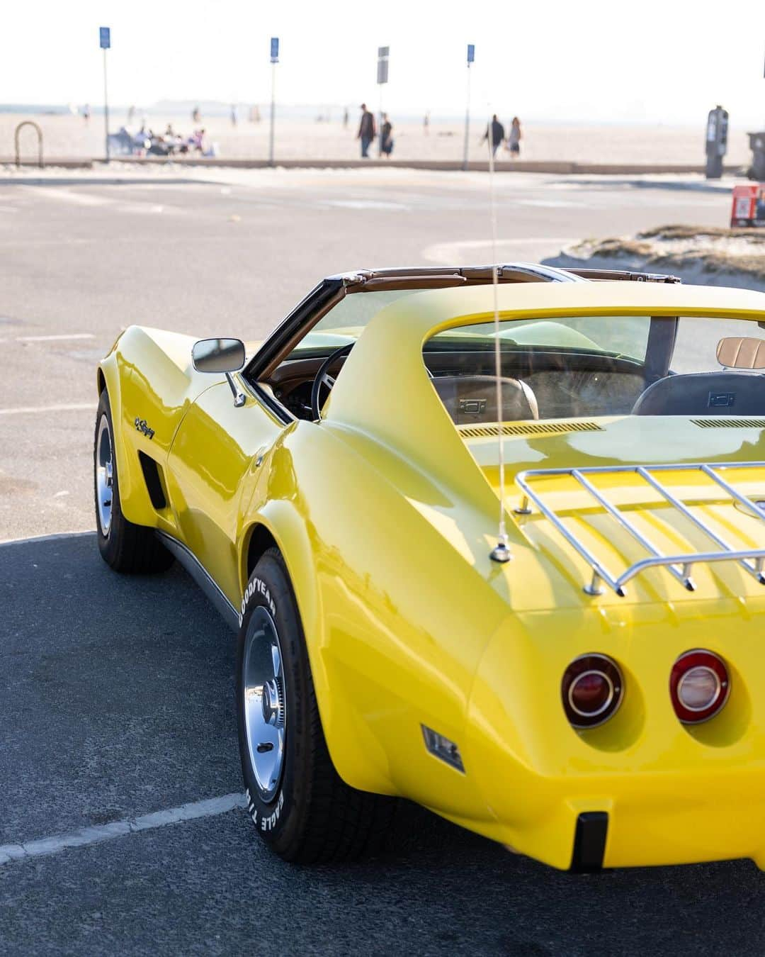 Samuel Lippkeさんのインスタグラム写真 - (Samuel LippkeInstagram)「FOR SALE : Selling the 1975 Corvette Stingray. Such a fun car. Runs beautifully, fast and light. Tuned up with great tires and all new spark plugs and breaks.  350 V8 automatic  T-tops Amazing condition (it's been in my garage for 8 years) $29k obo Lmk if you want it, going to get a more family friendly truck or suv so this one has to go. 🟡 #1975stingray」8月1日 3時07分 - samuel.lippke