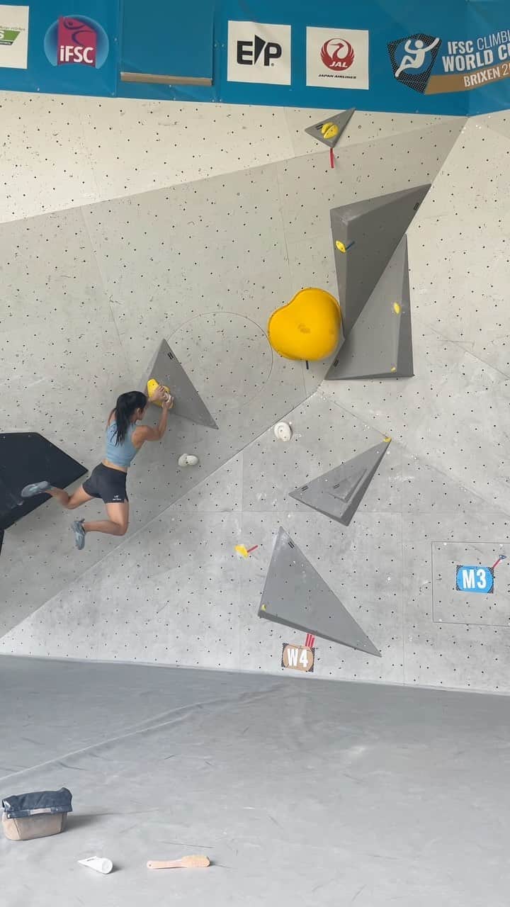 アラーナ・イップのインスタグラム：「Training is done and the World Championships @climbingbern2023 starts tomorrow! It’s my 4th (and final) World Championships and I’ve got all the feels: excitement, nerves, nostalgia, anticipation, pride 🇨🇦 Let’s go! 🎲😈  Video is from a fun session @vertikalebrixen the other day 🐒」
