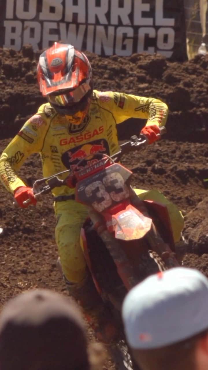Racer X Onlineのインスタグラム：「Having a nice Monday keeping the vibes high 🎥 @filmguytom #ProMotocross」