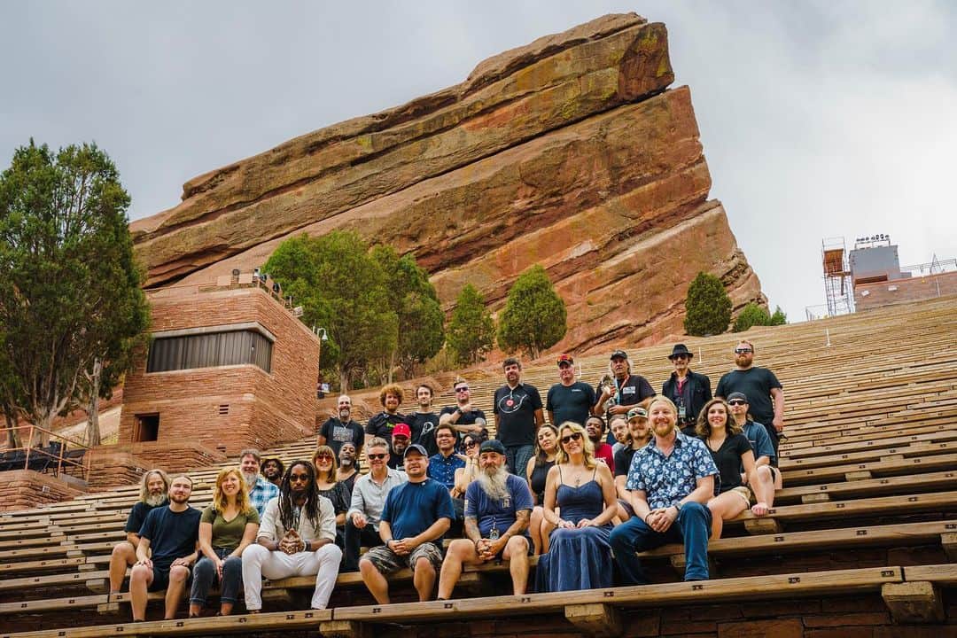 テデスキ・トラックス・バンドのインスタグラム：「Thank you all for such an incredible summer! We’ll see you back out on the road in September.」