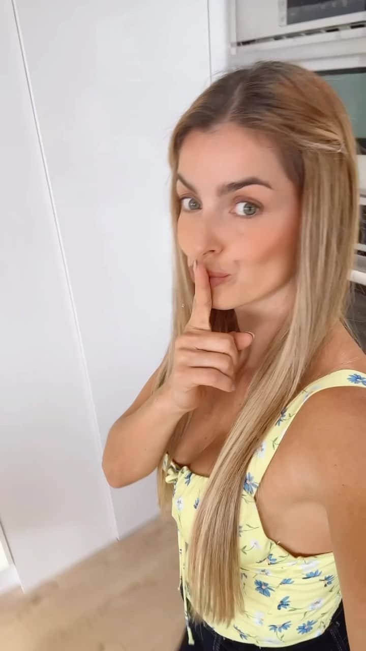 のインスタグラム：「Creo que esto pasa en todas las familias 😅😂😅 Cuando te escondes para disfrutar de ese antojito… todos aparecen 🤣🤦‍♀️😅🤣  Alguien por aquí que le pase lo mismo????   @oreo.colombia  #oreotransformers  #publicidad」