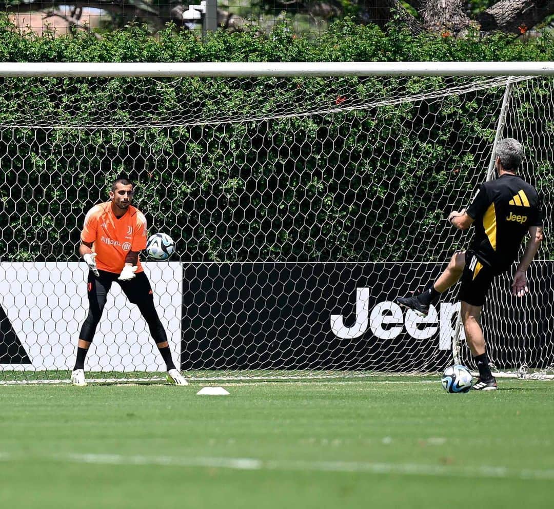 マッティア・ペリンのインスタグラム：「🇺🇸 ⚽️ 🥅」