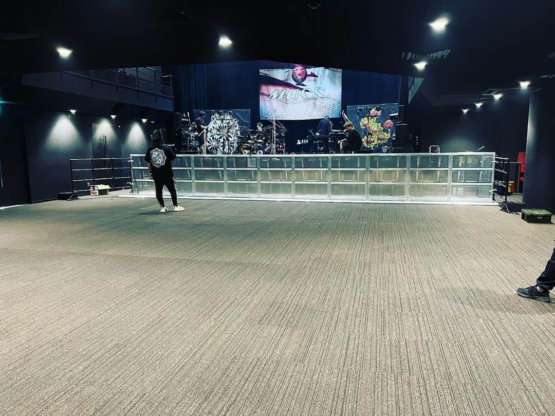 ミヤ さんのインスタグラム写真 - (ミヤ Instagram)「浅草花劇場 どことも形容し難い初めての会場です。 O-Westをシアターっぽくしたような。。 #mucc25th」8月1日 14時33分 - miyaguchi