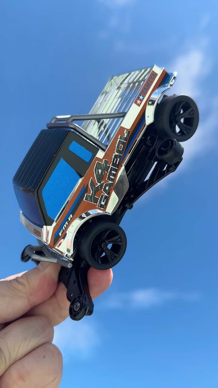ミニ四駆のインスタグラム：「【イベント限定販売】『K4ギャンボー シルバーメッキボディ (FM-Aシャーシ)』タミヤのイベント会場で販売されるメッキ仕様の限定キットです。(今週末8/5～ジャパンカップ仙台大会より販売開始)  ※メッキボディの他はノーマルキットと同じ仕様、動画の完成品は一部塗装しています。 #ミニ四駆」