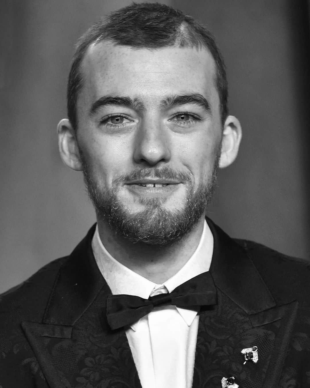 のインスタグラム：「Skuespiller Angus Cloud, der var mest kendt for sin rolle som Fezco i den anerkendte HBO-serie Euphoria, er død. Han blev 25 år. Clouds familie fortæller, at han døde i sit hjem en uge efter, at familien havde begravet Angus’ far - et tab, han ifølge dem kæmpede enormt med.   Foto: MEGA」