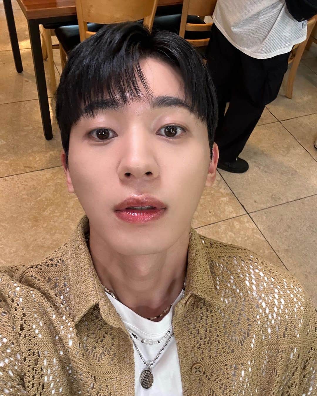 チャンジョのインスタグラム：「👀」