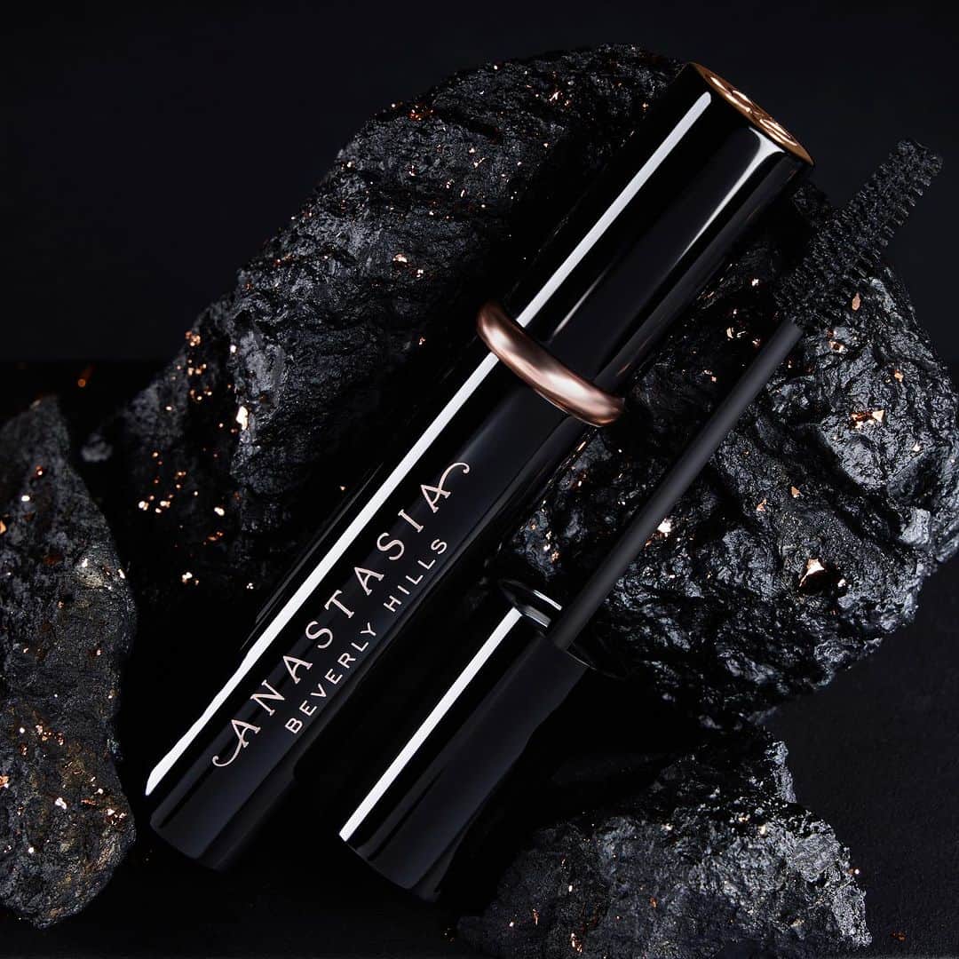 Anastasia Beverly Hillsさんのインスタグラム写真 - (Anastasia Beverly HillsInstagram)「Lash Sculpt Lengthening + Volumizing Mascara for sculpted, extension-effect lashes.   This ultimate formula sculpts and lengthens lashes for extreme volume!   Stretch and sculpt from root to tip without flaking, clumping, or smudging.   Formulated with Biotin, Collagen and Peptides for soft,  fuller-looking lashes. Launching 8/3   #abhlashsculpt」8月1日 13時08分 - anastasiabeverlyhills