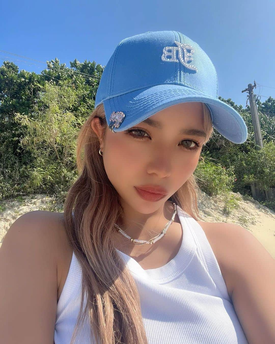 MAYUのインスタグラム：「🧢🩵🪼✨⠀ @felizdia_jb × @1of1hats.b」