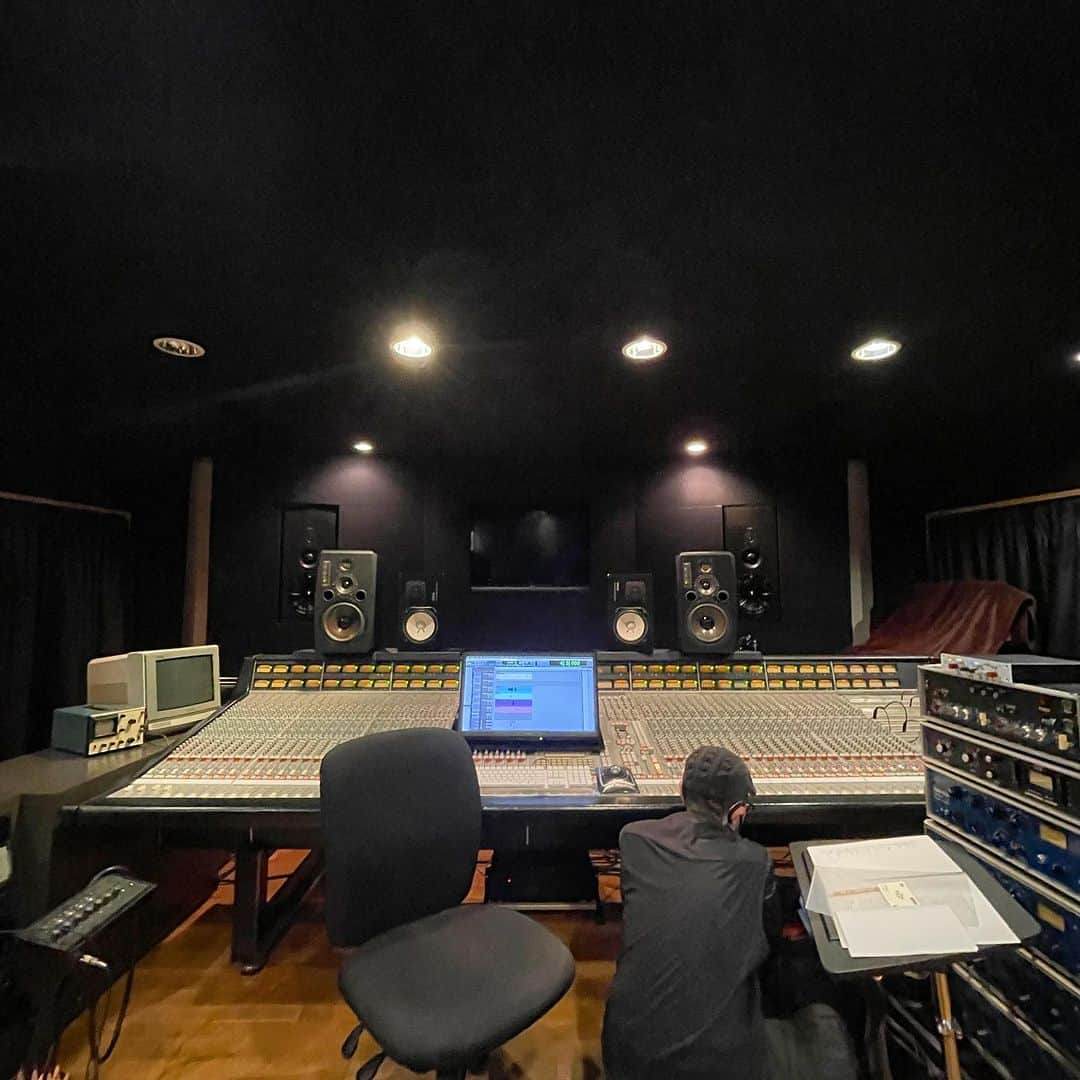 ルナのインスタグラム：「@battle_cry_sound_studio 🙏. 引きこもり作業🎼」