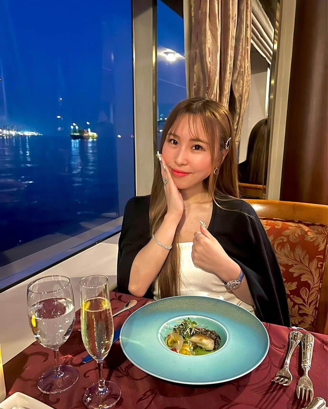 カリスマゆきちゃんのインスタグラム：「. 📍Symphony Tokyo Bay Cruise🚢  ピアノの生演奏が素敵だった🎹  @charisma.yukichan  _________________________ #symphonytokyobaycruise #シンフォニークルーズ #クルーズ船 #dinner #時差投稿」