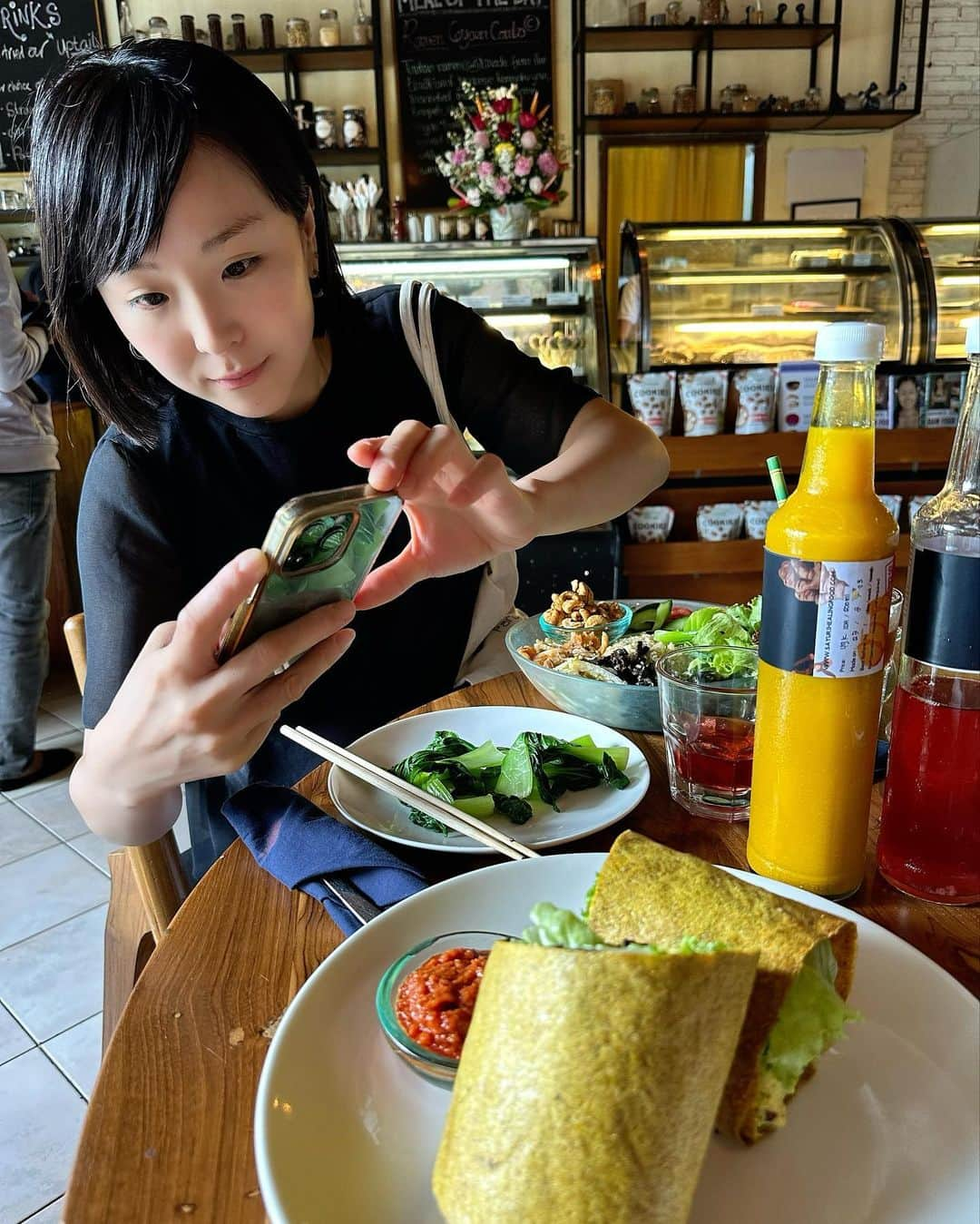 Young Juvenile Youthのインスタグラム：「バリ島はVegan対応のお店が沢山🥑🥒🍑全て植物性のもので、さらに火も通してないraw vegan！ 全部最高に美味しかった🥹🥹毎日通いたい、、」