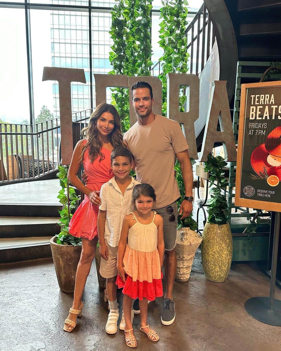 マット・セデーニョのインスタグラム：「Out celebrating life and 14 yrs of marriage with mi amor and our 2 little sidekicks that will definitely be babysat next time!😂❤️🙏🏽 cheers to many more @ericalcedeno」