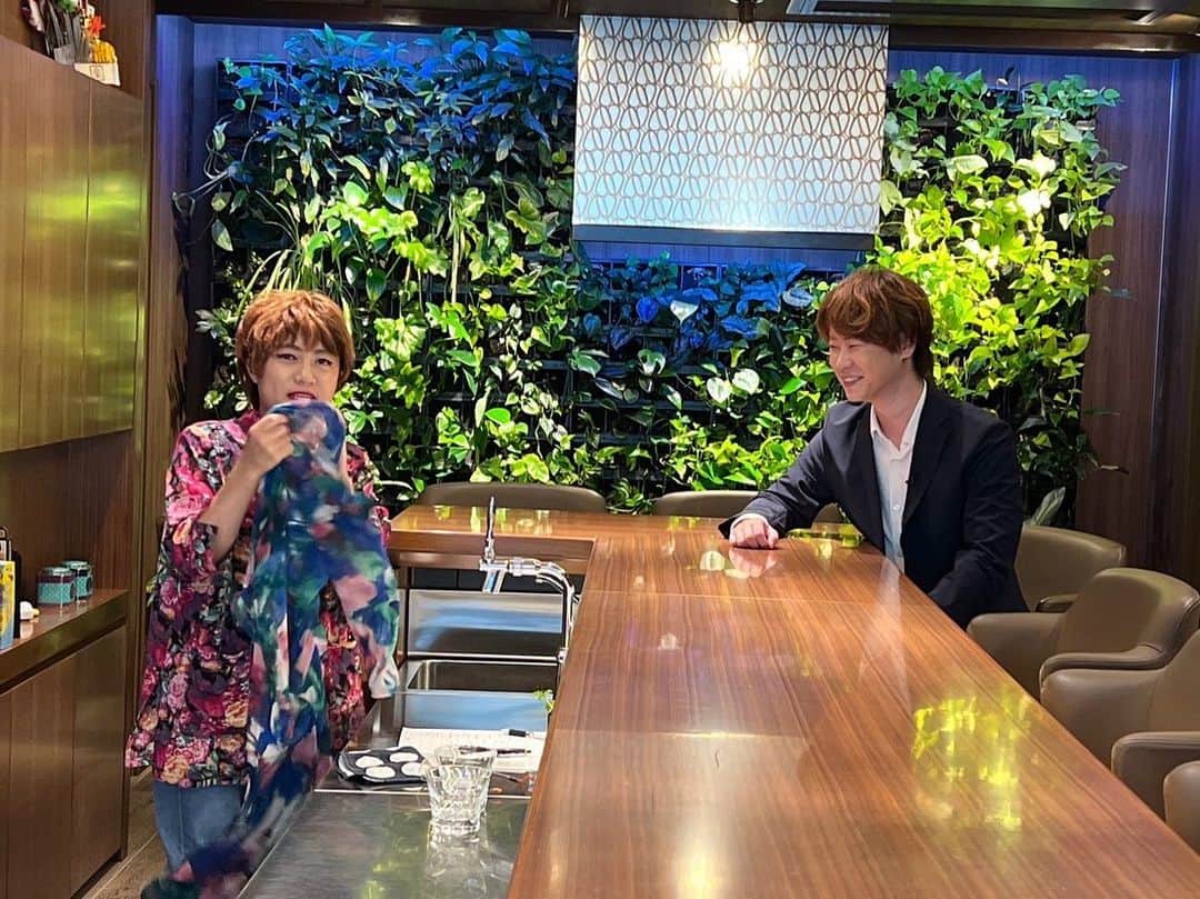 はやぶさのインスタグラム：「この度『スナック はやぶさ』は『銀座』に店舗を移しリニューアルオープン致しました。 ひかるママに会いたいが為、芸能人もお忍びで訪れるという有名店です。 アクセスは『YouTube』をご覧下さい。  【EN】  We are pleased to announce that "Snack Hayabusa" has moved to a new location in Ginza.  It is a famous bar that even celebrities visit in secret to meet Hikaru Mama.  For access, please check "YouTube".  #はやぶさ #ヒカル #ヤマト #大滝ひかる #駿河ヤマト #イベント #一日一枚  #写真  #hayabusa #hikaru #yamato #event  #picstory  #picstagram #photooftheday  #photogram  #hayabusadiary  #はやぶさの日記  #fotohariini #snackはやぶさ  #youtube  #youtubechannel」