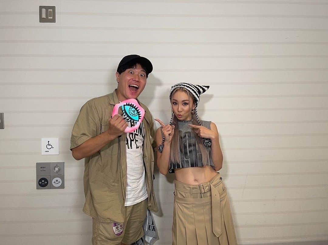 のインスタグラム：「倖田來未さんのライブツアーファイナル観てきました️‼️まさかの同じ歳なの😆😆  #ママなのに若いし綺麗し筋肉バキバキでカッコいい #まだまだガンガン進化しててカッコいい #昼夜で公演内容を全く変えると言うとんでもない挑戦カッコいい #俺の顔ヤバすぎてカッコいい」